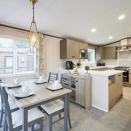 Sandy Lane 20 * York