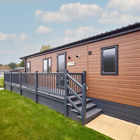 Sandy Lane 20 * York