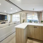 Sandy Lane 20 *
