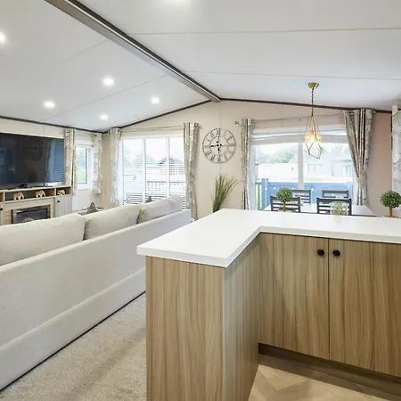 Sandy Lane 20 *